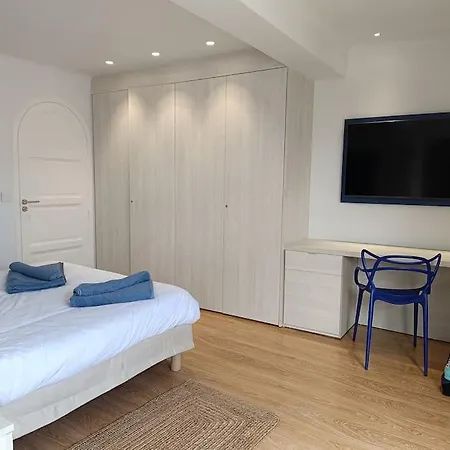 Front Premium Location - Panoramic View -